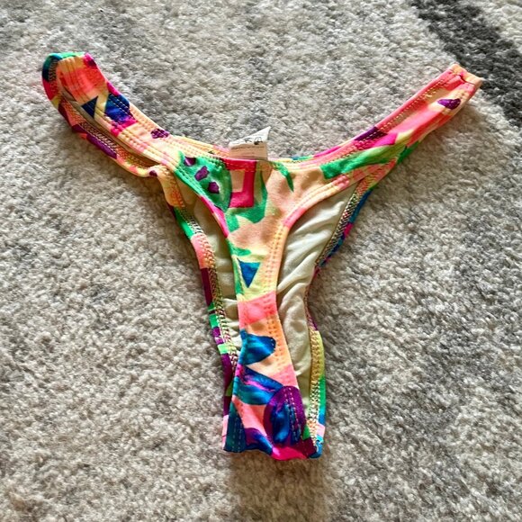 Flower Bikini Bottoms 🌸 - Picture 3 of 4